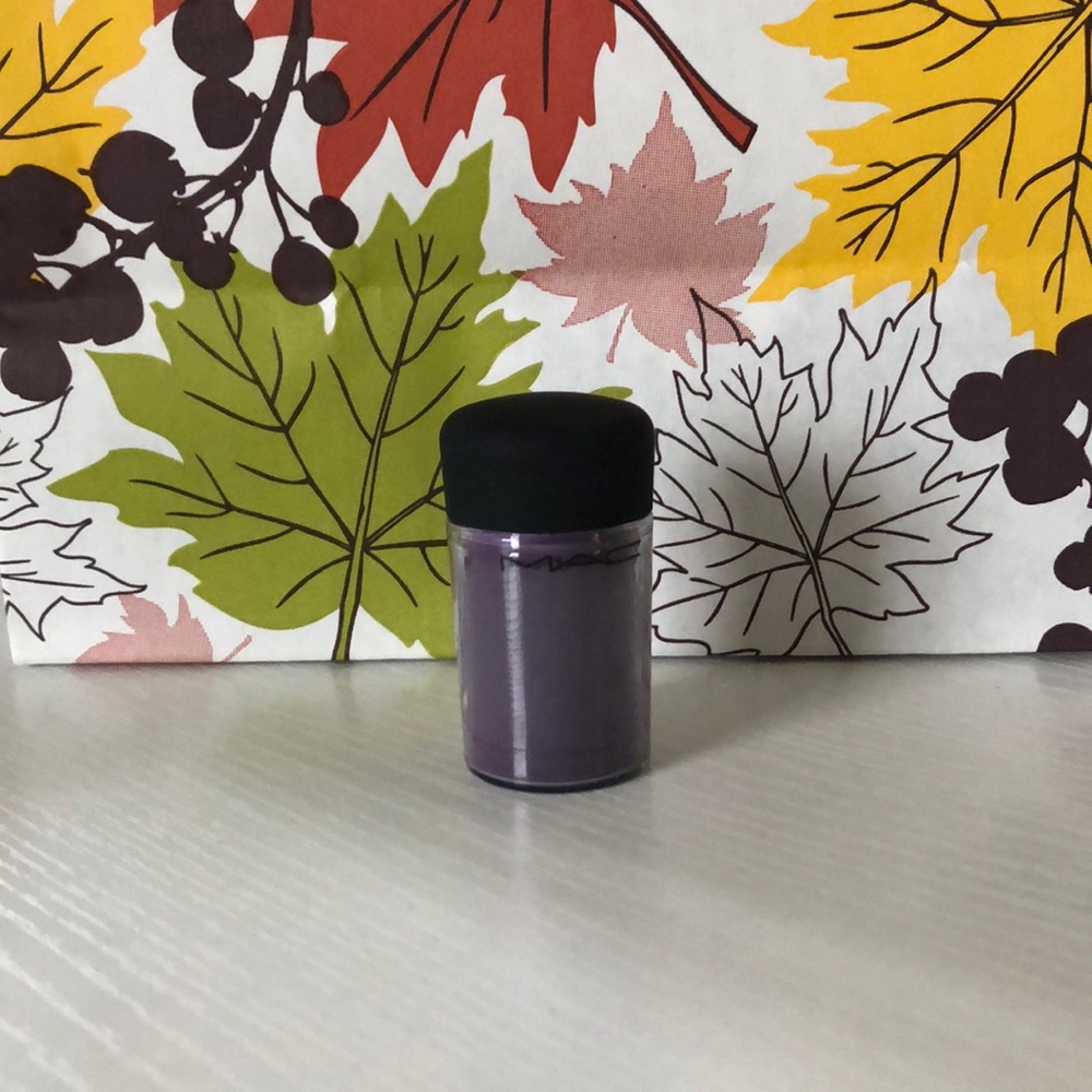 Mac Rich Purple pigment powder